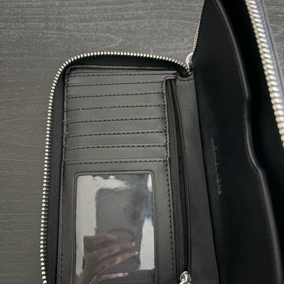 Michael Kors zip around wallet - Picture 3 of 5